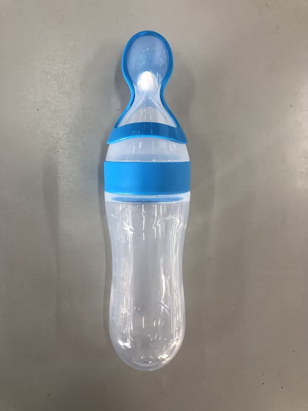 מזין בקבוקים לתינוקות עם כפית